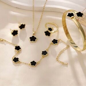 Elegant Black and Gold Floral Jewelry Set